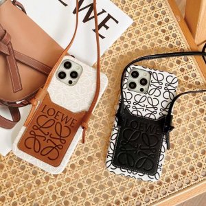 人気 LOEWE / ロエベ ケース iPhone 17/17 Pro/17 Pro Max/16/16 Pro/16 Pro Max/15/15 Pro/15 Pro Max/14/14 pro/13/12/11/XS ケース ファッション ブランド PUレザー素材男女兼用[#case20210821]